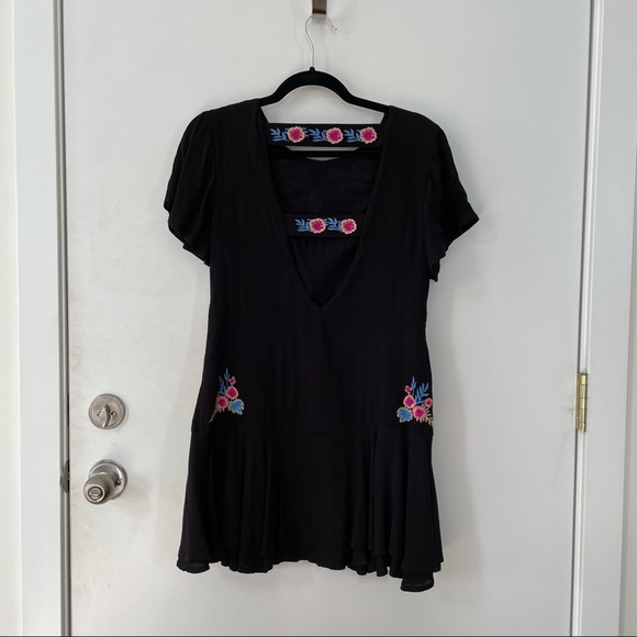 RahiCali Black Mini with Floral Embroidery | Size S - Picture 3 of 3